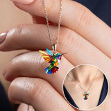 Koliažas „Kolibris“ – Elegantiškas spalvotas kolibrio vėrinys